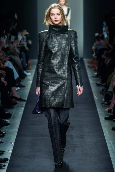 Look 12